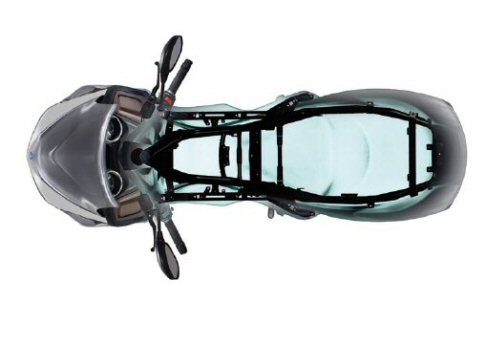 Piaggio - Ricca la gamma di accessori studiata per questo modello e che prevede la presenza di: bauletto posteriore a sgancio rapido, in tinta con la carrozzeria; telo coprigambe, dotato di sistema antisventolio; borsa da tunnel centrale completamente waterproof. 