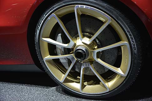 Pininfarina - Vettura realistica, destinata ad una realizzazione in serie limitata, la Sergio adotta la meccanica di una Ferrari 458 spider. 
