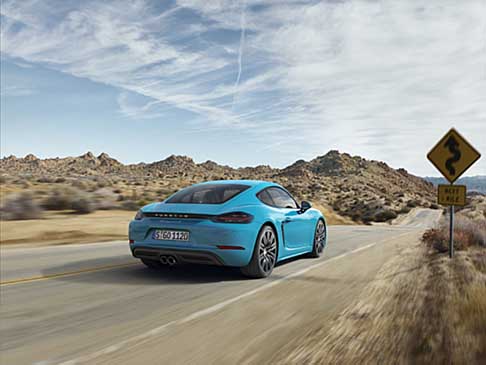 Porsche - La 718 Cayman viene offerta in Italia a partire da 54.139 euro, mentre la 718 Cayman S  proposta a partire da 67.102 euro.