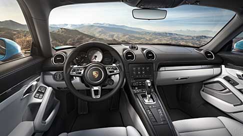 Porsche - Gli interni si ispirano a quelli realizzati per la 718 Boxster. Il nuovo volante sportivo e le possibilit di connessione sono perfettamente integrati con il Porsche Communication Management (PCM).