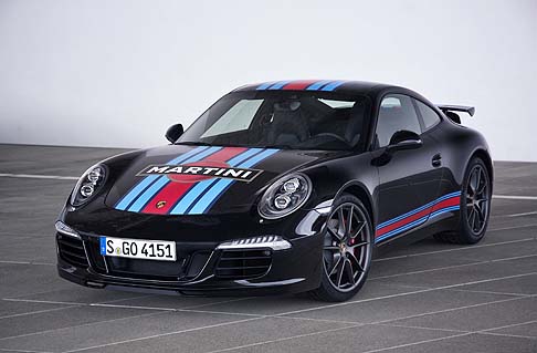 Porsche - Le prestazioni vengono assicurate dal motore boxer a sei cilindri da 3,8 litri e 400 CV, che promette unaccelerazione da 0 a 100 km/h in 4,1 secondi con cambio PDK e tasto Sport Plus attivato. 