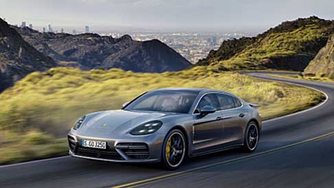 Porsche - Con il lancio sul mercato delle versioni da 330 CV e dei modelli Executive, la gamma Porsche Panamera comprende ora dieci diversi modelli con potenze comprese tra 330 e 550 CV.