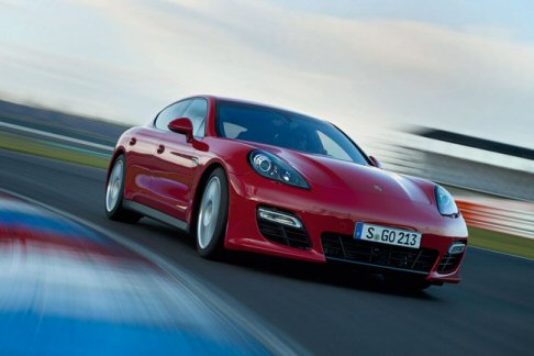 Porsche - Direttamente dal Salone di Los Angeles 2011 la tedesca Porsche Panamera GTS, acronimo di GranTurismo Sport.