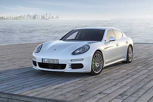 Porsche - Porsche Panamera S e-Hybrid anteprima mondiale al Salone di Shanghai 2013