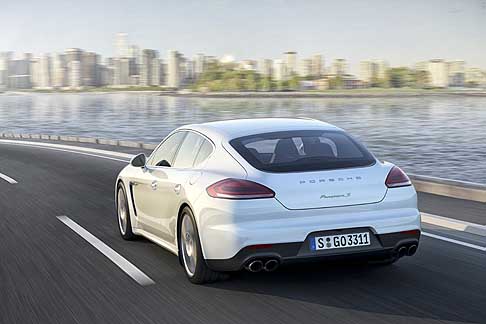 Porsche - Porsche presenta la nuova Panamera S e-Hybrid posteriore