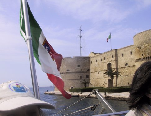 Taranto - Porto di Taranto il Castello aragonese, detto anche Castel SantAngelo