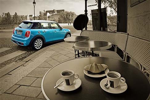 Mini - Al momento di lancio della nuova MINI a 5 porte sar disponibile con sei motori della nuova generazione, a tre o quattro cilindri, equipaggiati tutti con la tecnologia MINI TwinPower Turbo.
