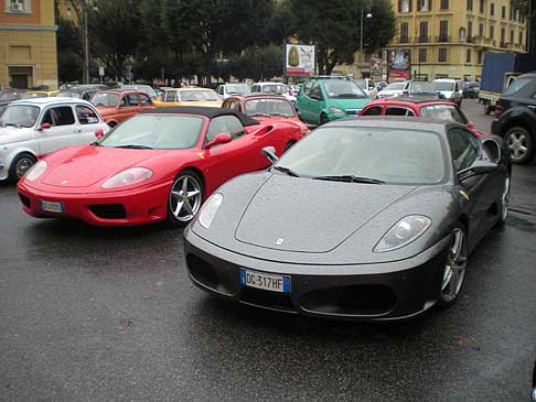 Telethon - Raduno con auto Ferrari nei pressi della Banca BNL per Telethon