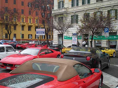 Telethon - Raduno romano con Ferrari, Maserati, Lamborghini e auto storiche per la raccolta fondi Telethon