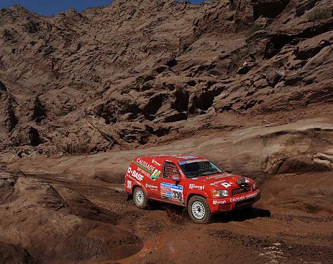Nissan - Dakar 2011 Nissan Patrfinder guidata da Frederic Chavigny