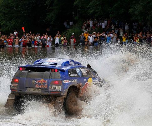 Volkswagen - Carlos Sainz su Volkswagen Touareg Race 3 - Dakar 2011