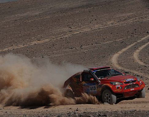 Warrior - Dakar 2011 Veicolo Desert Warrior Rallye Raid UK guidata da Geoffrey Olholm
