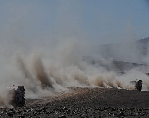 Dakar 2011 - Dakar 2011 polveroni di sabbia nelle distese terre del Cile
