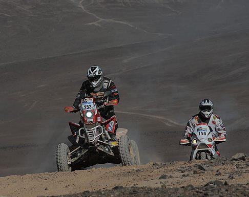 Polaris e Aprilia - Dakar 2011 piloti su quadriciclo Polaris e moto Aprilia
