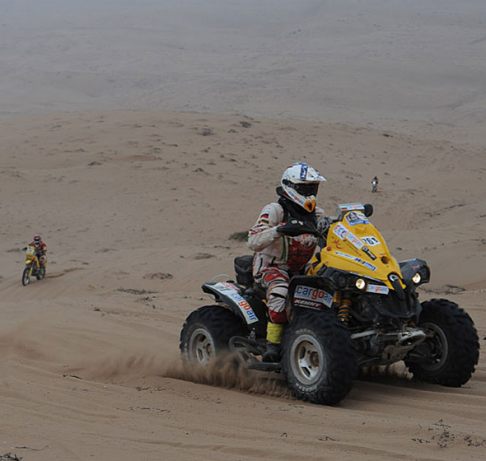 Rally Dakar 2011 - Dakar 2011 quadriciclo e moto nella sabbia