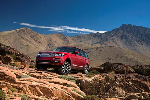Land Rover - Range Rover e Range Rover Sport offriranno per il 2015 tante interessanti novit, che spaziano dalla tecnologia alle possibilit di personalizzazioni estetiche, per raggiungere livelli ancora pi elevati in fatto di comfort e agilit.