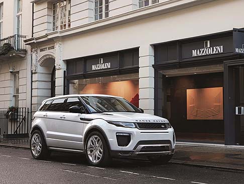 Land Rover - La trazione di Range Rover Evoque  stata ulteriormente migliorata con il sistema All-Terrain Progress Control(ATPC).