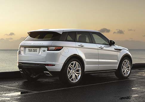 Land Rover - Nuove funzioni arricchiscono la vasta gamma di caratteristiche di sicurezza dell'Evoque model year 2016.