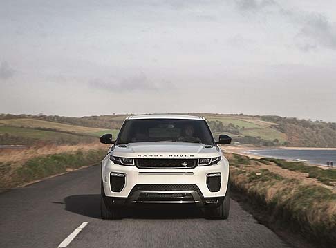 Land Rover - I livelli di allestimento sono stati allineati a quelli della Range Rover Sport, permettendo di scegliere tra le versioni Pure, SE, HSE, HSE Dynamic e Autobiography.