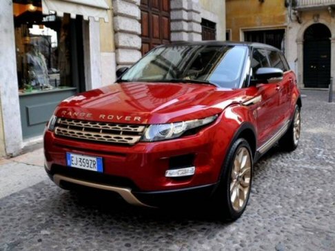 Land Rover - Continua ad offrire configurazioni sempre pi intriganti il suv Range Rover Evoque, che in occasione del Vinitaly, la rassegna internazionale di Verona riservata allarticolato mondo del vino, presenta un'esclusiva versione.