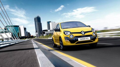 Renault - Parola d�ordine sportivit� per la versione RS, disponibile gi� a marzo nelle concessionarie del marchio.