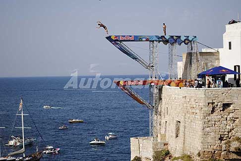 Tuffi alta quota Polignano a Mare - Tuffi ad alta quota da 27m a Polignano a Mare (Bari) per il Red Bull Cliff Diving 2017