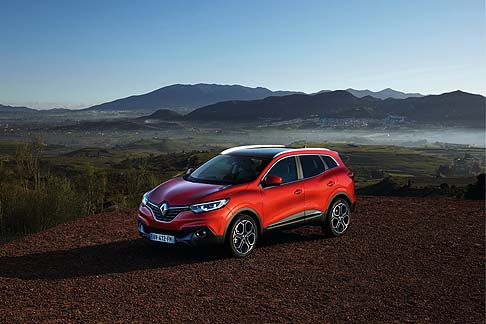 Renault - Versione pi ampia rispetto al suv Captur, Renault Kadjar rappresenta il primo crossover del segmento C prodotto dal brand transalpino.