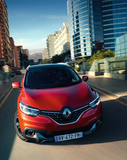 Renault - Non mancano le dotazioni tecnologiche, qui rappresentate dalla connettivit con R-Link 2 e dai pi moderni sistemi di assistenza alla guida