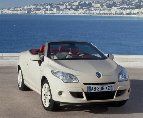 Renault - Ispirata ai mitici anni Sessanta, la special edition Renault Mgane Coup-Cabriolet Floride  pronta per il lancio commerciale, un anno dopo il debutto ufficiale avvenuto durante la kermesse di Cannes dedicata al grande schermo. 