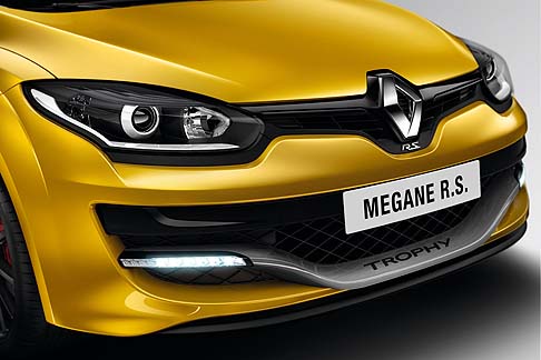 Renault - La Renault Megane R.S. 275 Trophy sar commercializzata in una ventina di Paesi nei cinque continenti: Australia, Gran Bretagna, Malesia, Germania e Sud Africa. In Francia, gli ordinativi si apriranno il 3 giugno, al prezzo di 38.000 euro.