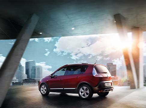 Renault - Nella versione WAVE le motorizzazioni offerte sono cinque, due benzina ( 1.6 110cv e 1.2 TCe 115cv S&S) e tre diesel (1.5 dCi 110cv, 1.5 dCi 110cv S&S, 1.5 dCi 110cv EDC).