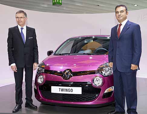 Renault - Carlos Tavares, Chief Operating Officer e Carlos Ghosn, Chairman and Chief Executive Officer vicino alla New Renault Twingo
