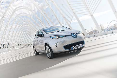 Renault - Dopo il debutto in veste di anteprima mondiale, avvenuto in occasione del Salone di Ginevra 2012, la vettura  pronta per il lancio commerciale europeo, dopo quello francese iniziato alla fine del 2012. 