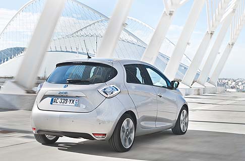 Renault - Prima auto progettata per un funzionamento al 100% elettrico, Renault ZOE  offerta a partire da 21.650  (prezzo Italia IVA inclusa; noleggio della batteria da 79 /mese, IVA inclusa, per 12.500 km annui su 3 anni).