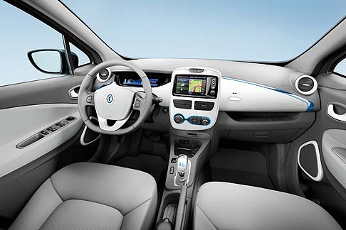 Renault - Ricco lequipaggiamento dedicato alla sicurezza, sia attiva che passiva. Troviamo tra i dispositivi: airbag frontali conducente e passeggero; airbag laterali anteriori; airbag Passenger Restraint Cushion nei sedili anteriori.