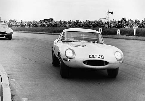 Jaguar - Del progetto iniziale sono state costruite solo 12 vetture in alluminio, lultima delle quali nel 1964, mentre i restanti sei numeri di telaio sono rimasti inattivi fino ad oggi.