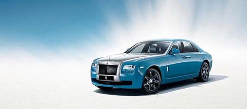 Rolls Royce - Prodotta in versione limitatissima ed esclusiva, la vettura, presentata in anteprima durante il Salone di Shanghai, adotta la medesima livrea blu della Silver Ghost.