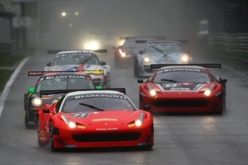 Ferrari - A bordo di una scatenata Ferrari 458 Italia il campione di Tavullia ha concluso la gara piazzandosi in 18esima posizione su 55 partecipanti, ottenendo un buon risultato nonostante linesperienza e le difficili condizioni meteo.