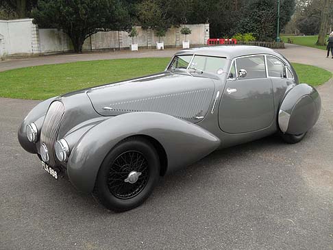 Bentley - Appartenente a Jay Kay dei Jamiroquai, la Bentley Emiricos  una vettura sorprendentemente elegante, con un corpo aerodinamico adatto ad accogliere un motore destinato alle corse.