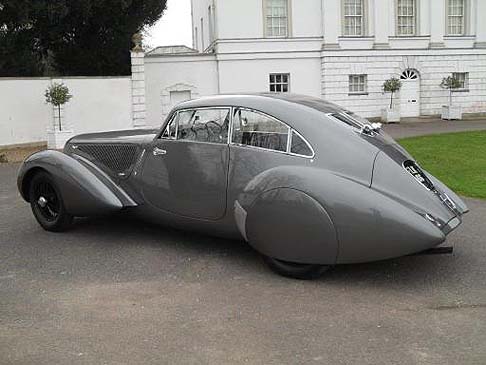 Bentley - Prodotta nel 1930 su richiesta delluomo d'affari greco e appassionato pilota di auto da corsa Andr Embiricos, la vettura  stata realizzata da Georges Paulin, noto designer che lavorava per la carrozzeria Pourtout Carrossier.