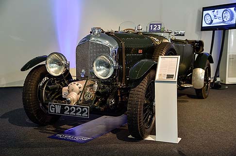Bentley - E un appuntamento molto esclusivo e dedicato ad un parterre delite levento che si svolge ogni anno nel Regno Unito, che dal 3 al 5 settembre accoglie nel Salon Priv gioielli di oggi e di ieri dellautomotive.