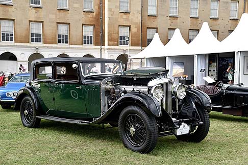 Bentley - Vincitore di ben cinque trofei Le Mans, Bell ha partecipato ad una straordinaria gita attraverso la campagna del Wiltshire, per The Chubb Insurance Tour d'Elgance, a bordo di una Bentley Embiricos, unico esemplare al mondo.