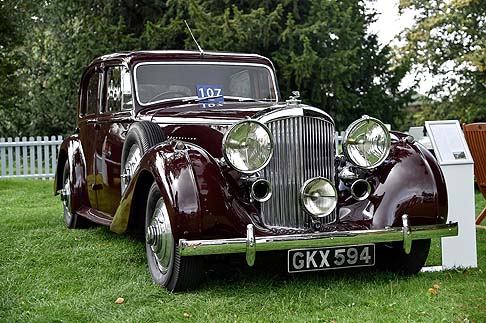 Bentley - Troviamo autentici gioielli del marchio Bentley come, ad esempio, la R-Type Continental Fastback, la Mk V, la Derby 4.5 Litre MX e la S1 Continental del 1958.