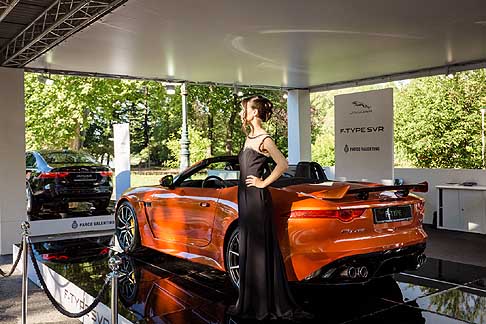Conferenza Stampa - Jaguar F-Type e hostess al Salone dell´Auto di Torino edizione passata 2016