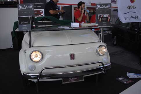 Fiera del Levante - Scrivania Fiat 500 con impianto luci acceso area 85 alla Fiera del Levante di Bari