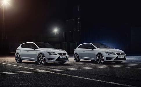 Seat - La nuova Cupra presenta un nuovo frontale con grandi prese d'aria e fari a LED.