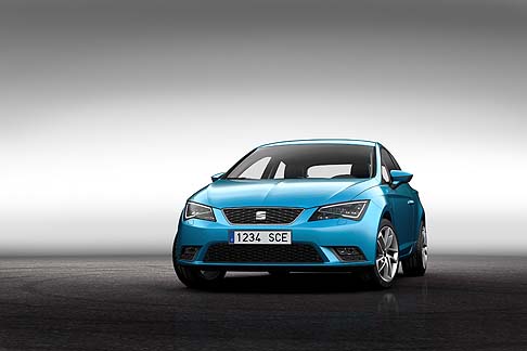 Seat - La fiancata della nuova SEAT Leon SC offre un rapporto equilibrato tra superfici in metallo e in vetro.