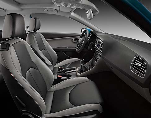 Seat - Gli ingegneri SEAT hanno dotato la nuova Leon SC di innovativi sistemi di assistenza alla guida. 