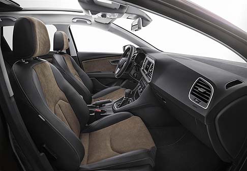 Seat - Presente nella Seat Leon X-Perience anche il sistema SEAT Sound System, opzionale con una potenza di 135 Watt e 10 altoparlanti che trasmette un suono pulito e potente in tutto labitacolo