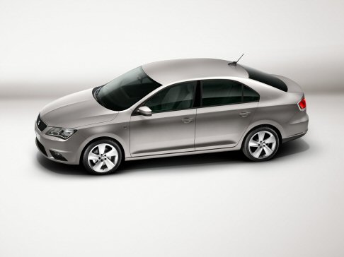 Seat - Dinamismo e stile caratterizzano la nuova generazione di Seat Toledo, pronta per il lancio commerciale del 2013. 